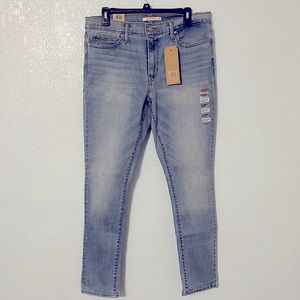 Levi’s slimming skinny jeans size 14 medium. W32 L30